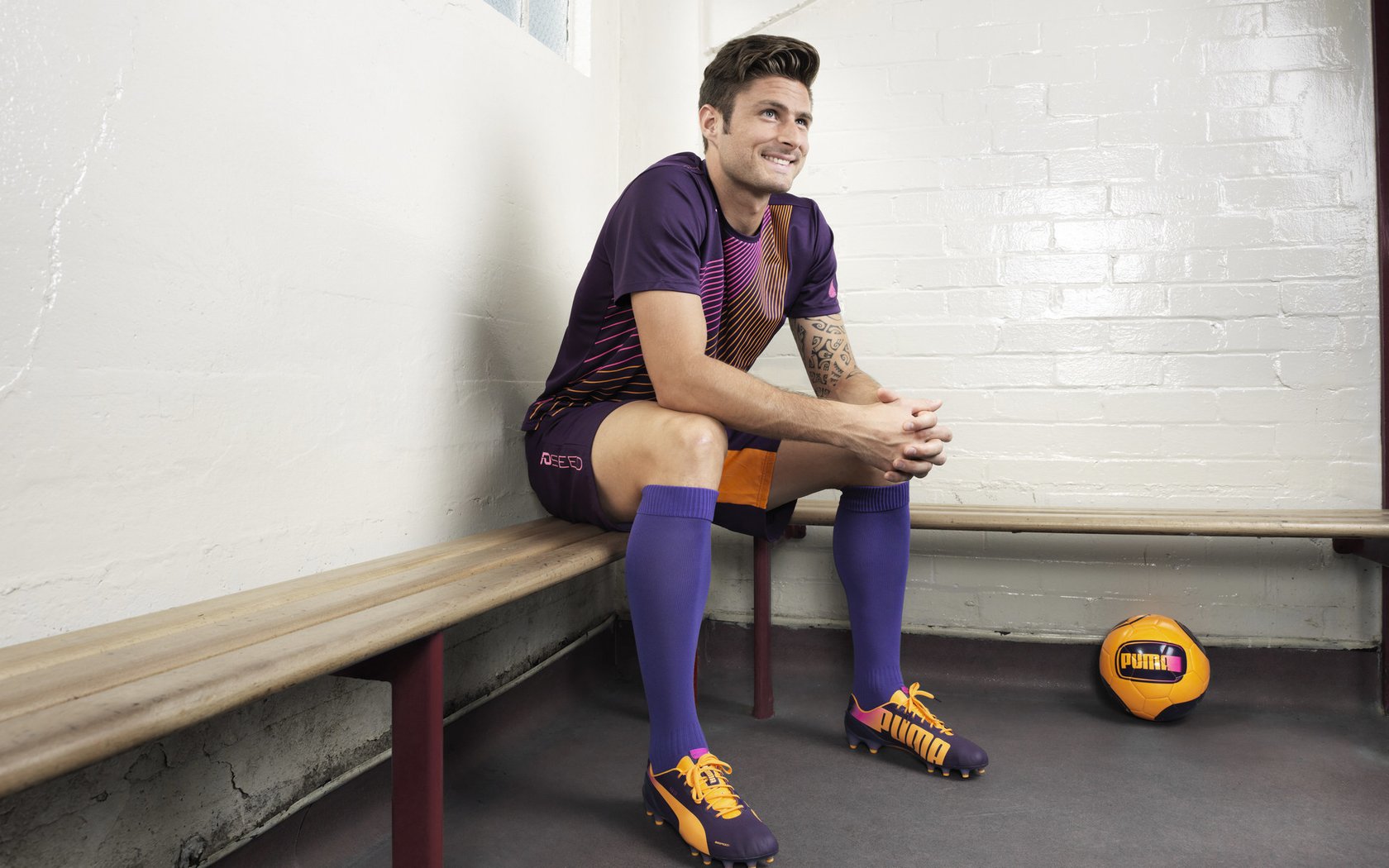 米兰足球官网-朗斯主场发挥出色展现整体统治力，朗斯vs兰斯比分预测