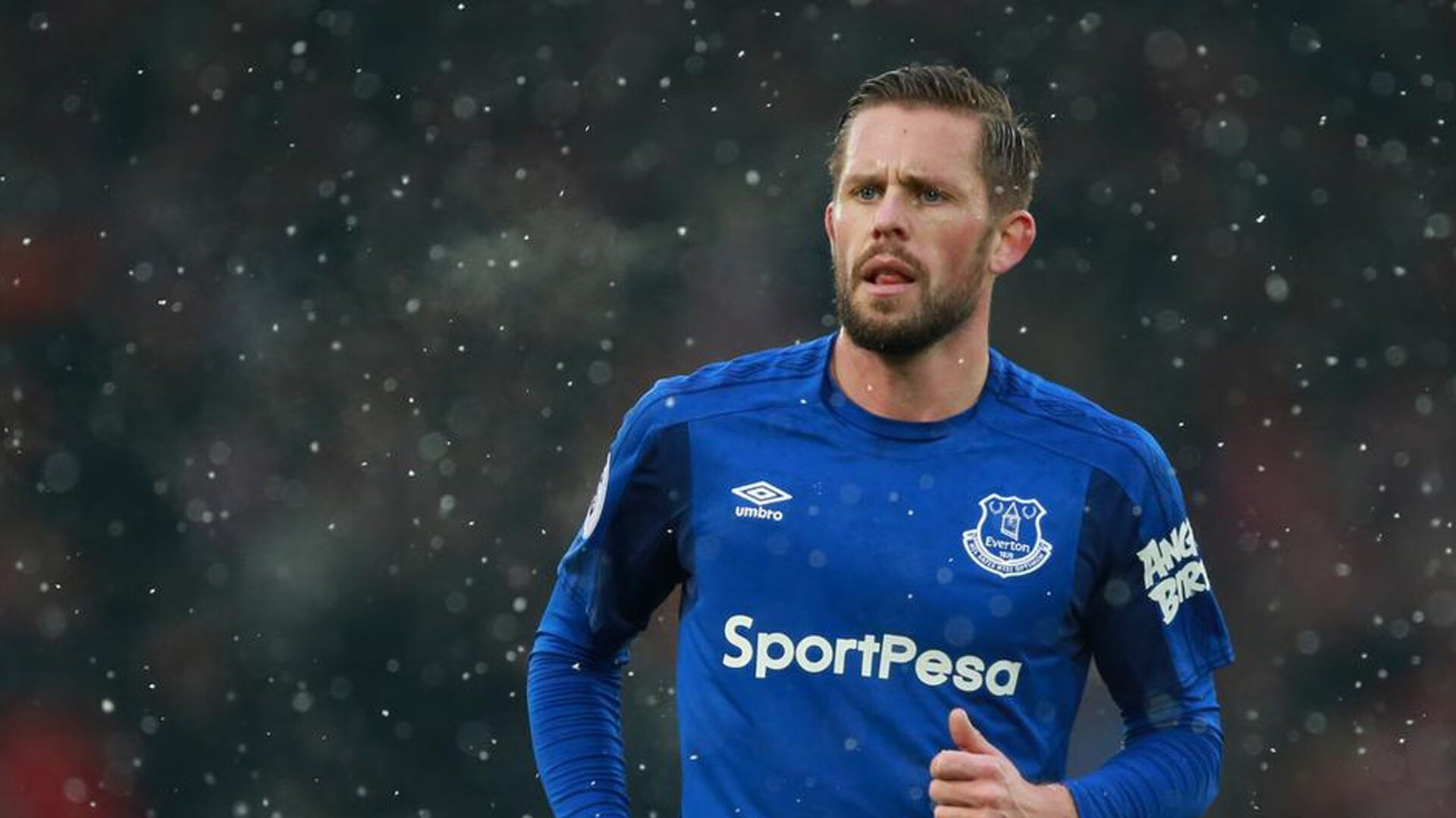 维拉中场推进快速拉开空间制造机会,维拉villa